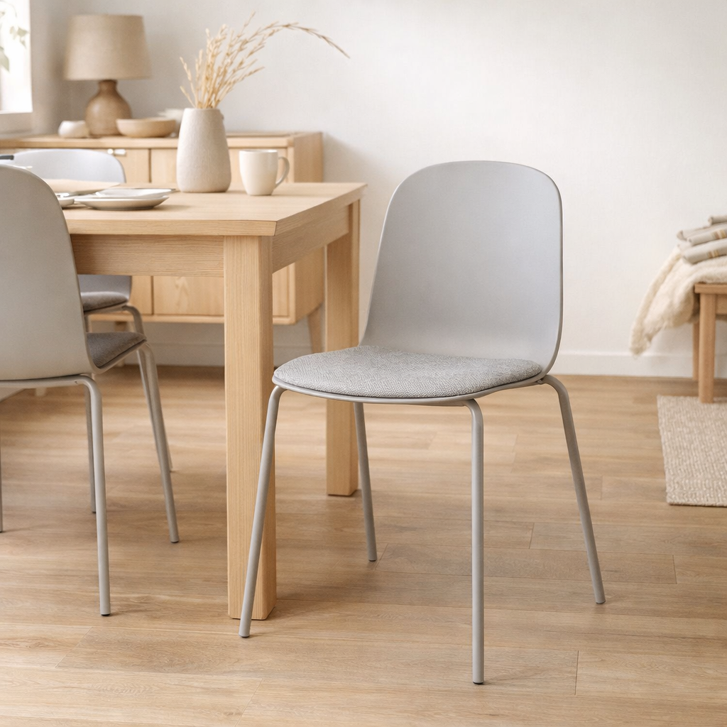 Chaise de salle à manger Madalena - Gris clair, 48x42 cm - Lot de 2 en situation