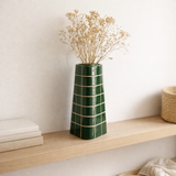 Vase Retro Tiles Triangular Large en situation
