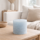 Bougie cylindrique J-Line - bleu clair - 75U en situation