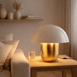 J-Table Table Champignon de lampe - Fer - blanc / or - grand en situation