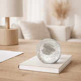 Presse-papier J-Line Bubble - verre - argent - petit en situation