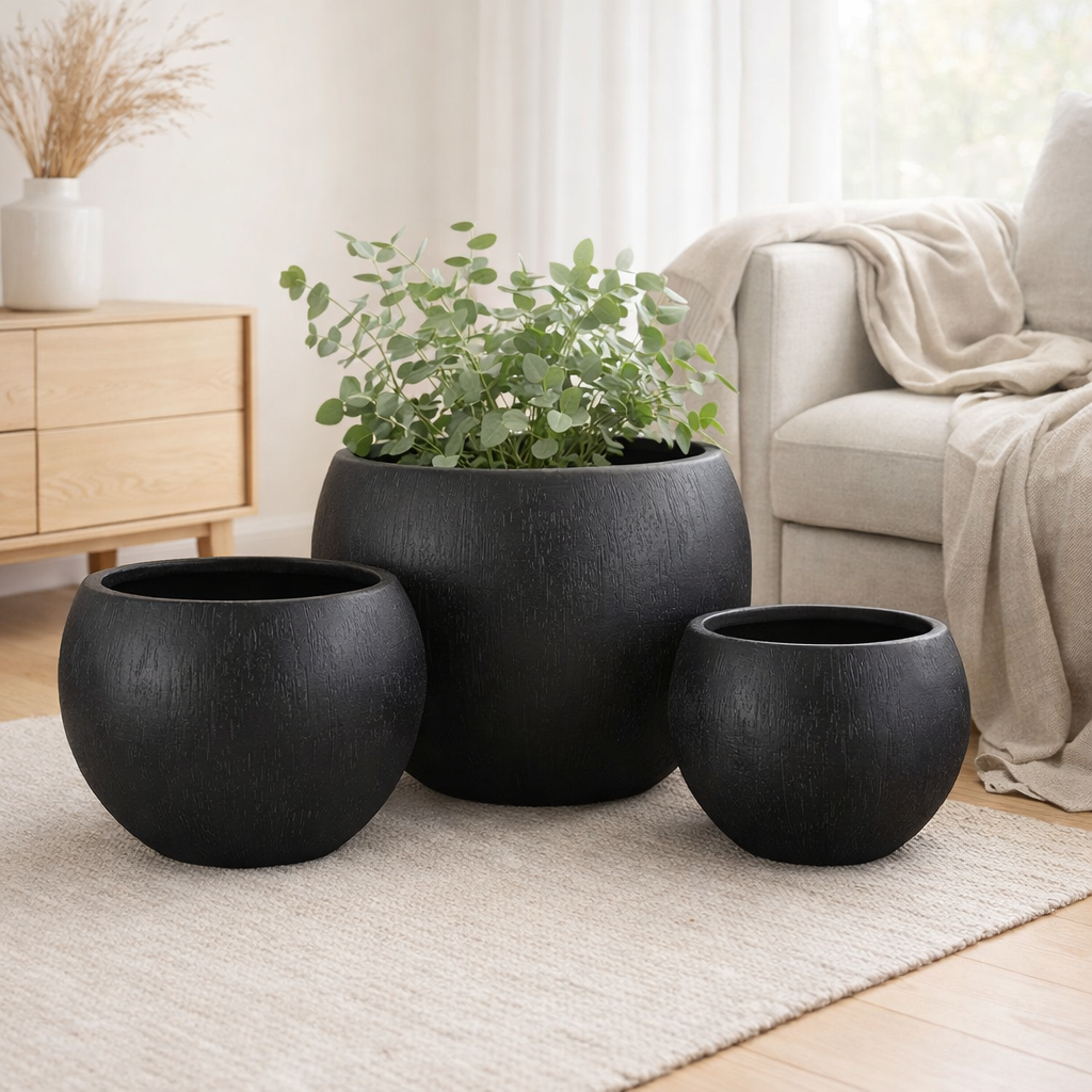 J -line Flowerpot Round Clay - Ceramics - Black - 3 pièces en situation