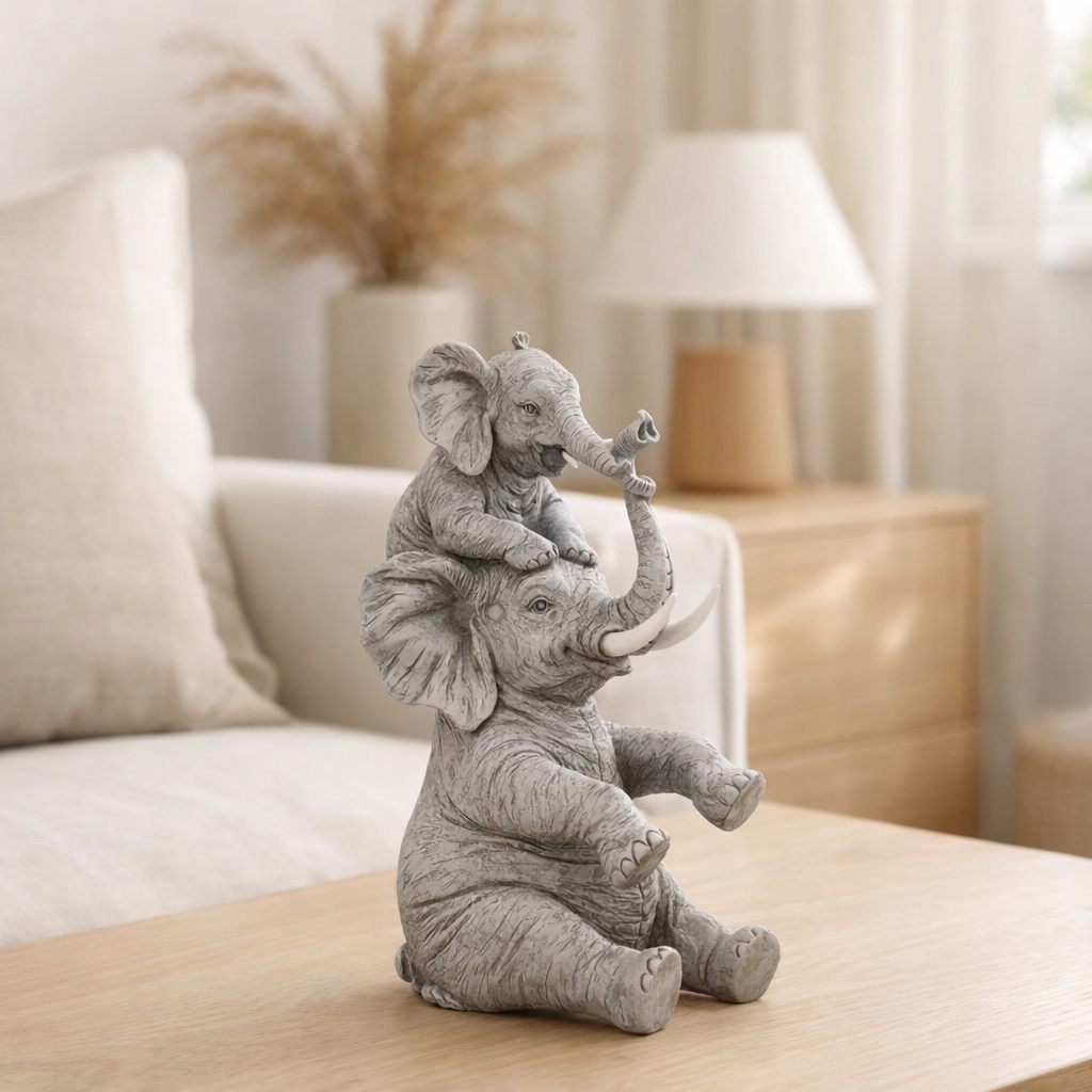J -Liline Figure Elephant Child à dos - Polyresin - Gray en situation