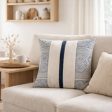 J-Line coussin Stripe Aztec - coton - bleu/blanc en situation
