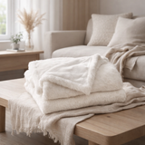 J -line Plaid Cutie - Couverture en polaire - Polyester - Blanc - 180 x 30 cm en situation