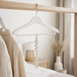 Cintre J-Line Parel - tissu d'art - blanc - petit en situation