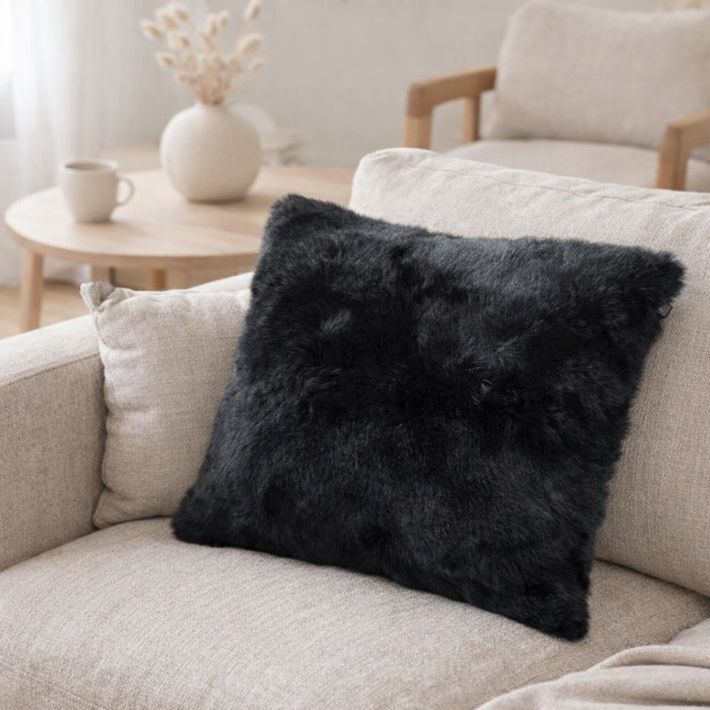 Coussin J-Line Cutie – polyester – noir en situation