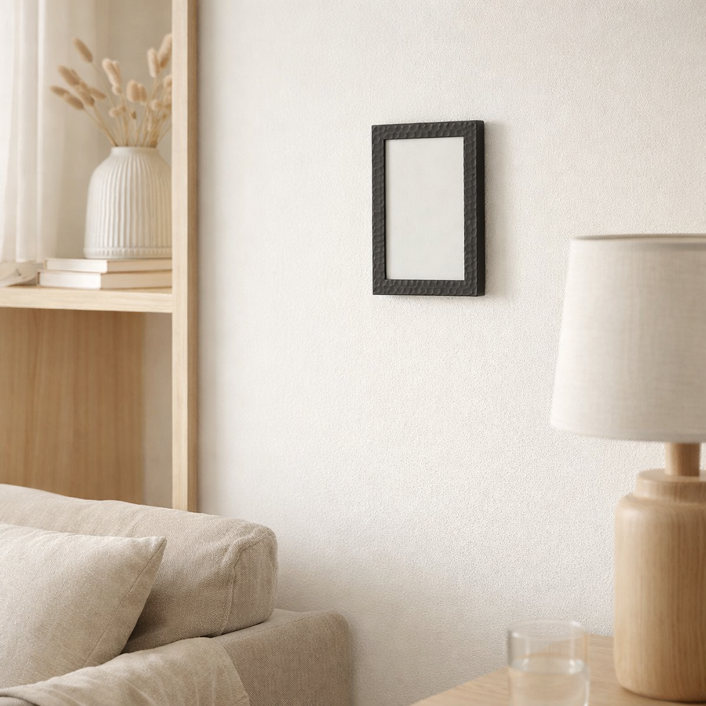 Cadre photo J-Line Hammered Board - métal - noir - moyen en situation