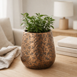 J-Line Pot de Fleurs Speckle Rond Céramique Cuivre Petit en situation