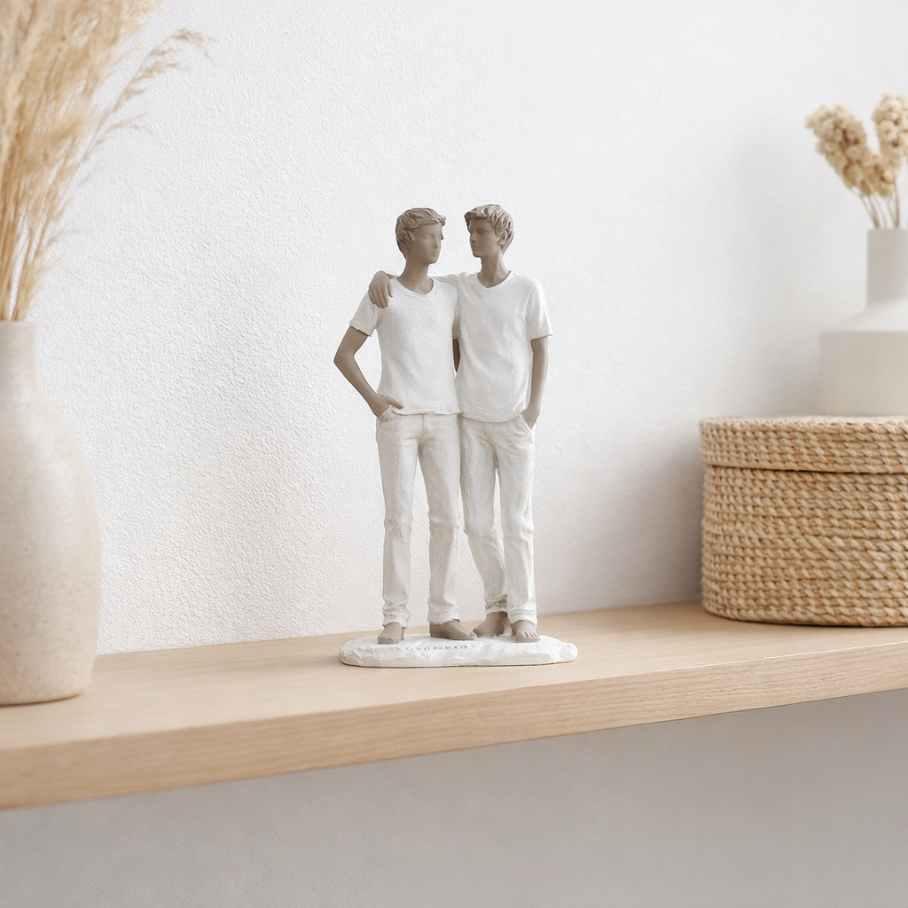 J -line Decoration Couple Boys - Polyresin - White / Taupe en situation