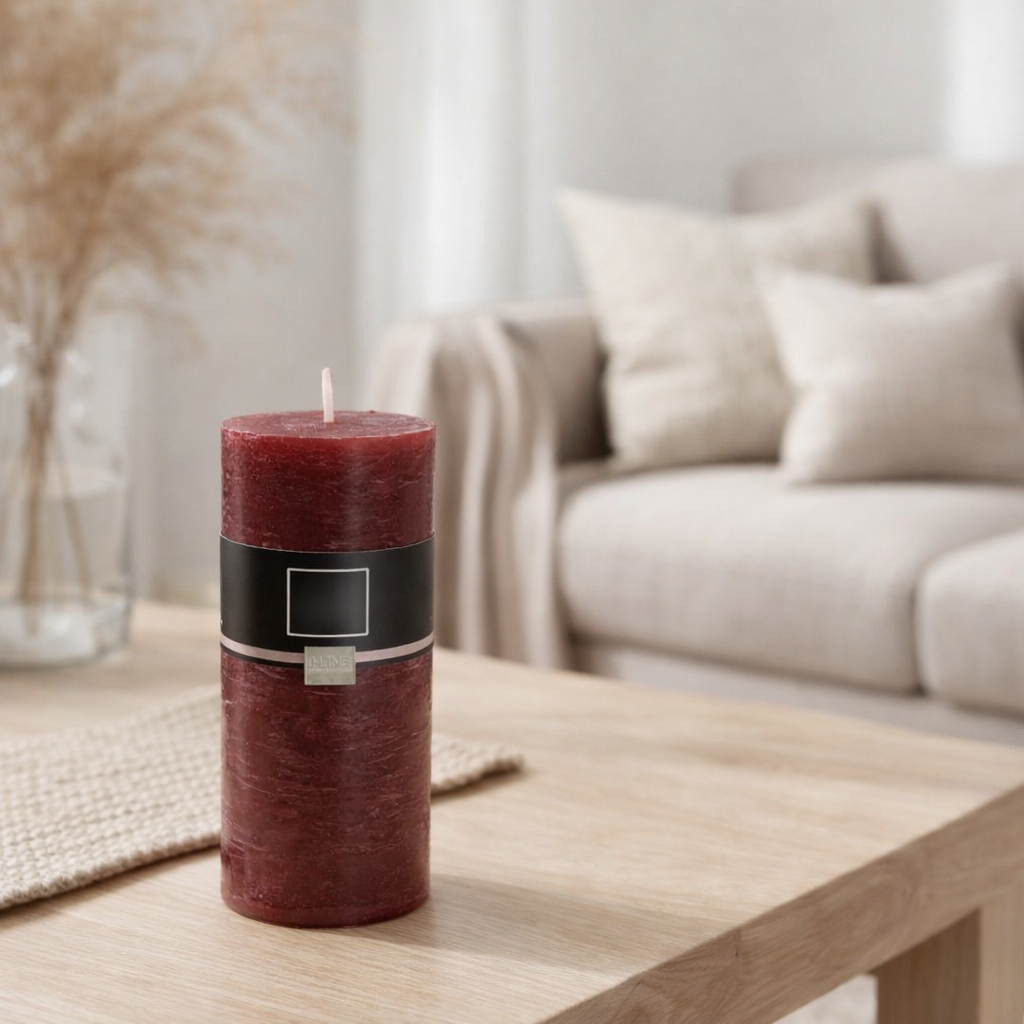 Bougie cylindrique J-Line - bordeaux - grande - 52U en situation