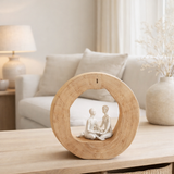 J-Line Figurine Couple Assis Bois de Manguier/Aluminium Naturel/Blanc en situation