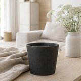 J -line Flowerpot Bar - Ciment - Black - Grand - Ø 19 cm en situation