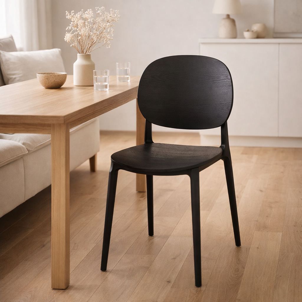 Chaise J-Line Basic - plastique - noir en situation