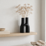 J -line Vase Maria Lang - Céramique - Black - Small - 29 cm de haut en situation