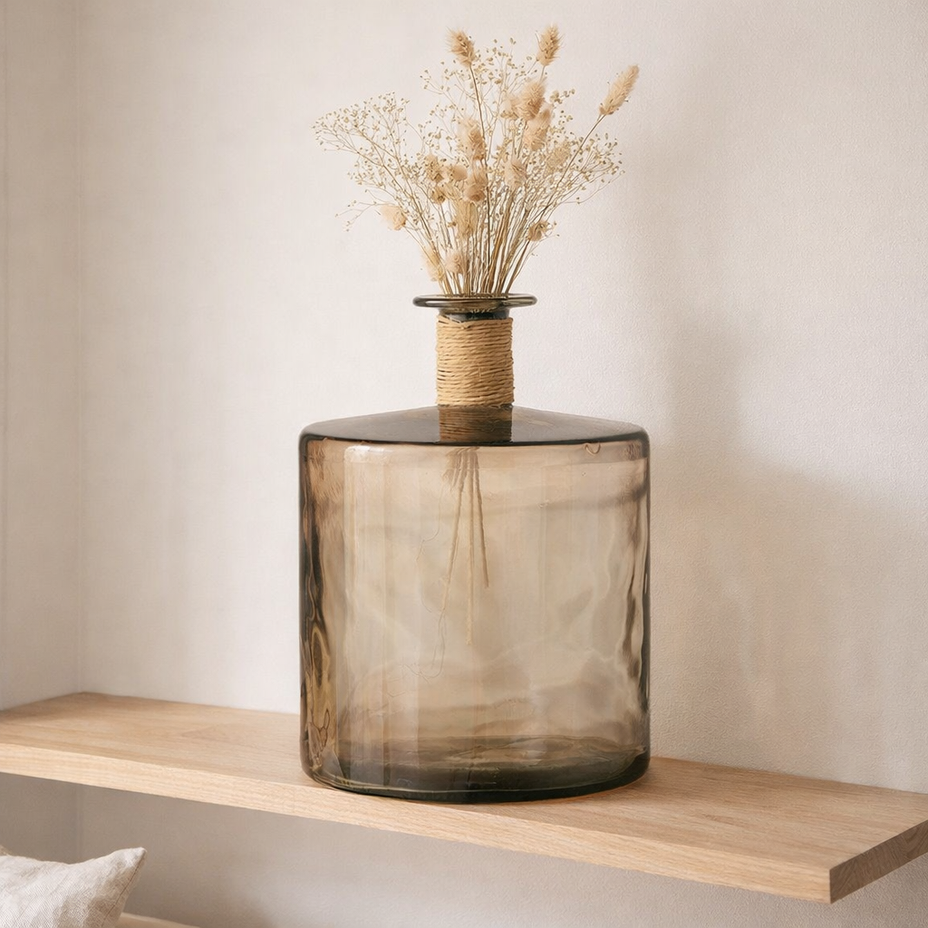J -line Vase Safari Wide - Verre - Brun clair - Grand - Ø 35 cm en situation