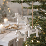 J-Line Pendentif de Noël cheval - bois - blanc/argent en situation