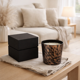 Bougie parfumée J-Line Noa - Bois de santal - verre - noir/or - petite - 50U en situation