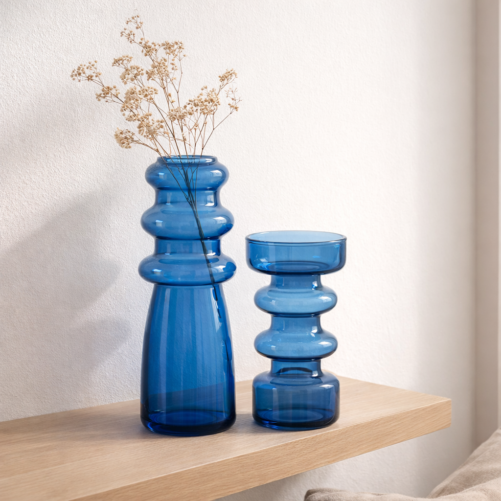 J -line Vase Luna - Verre - Bleu - Grand - 21 cm de haut en situation