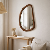 Miroir J-Line Irregular - bois - marron foncé - L - 51 x 83 cm en situation