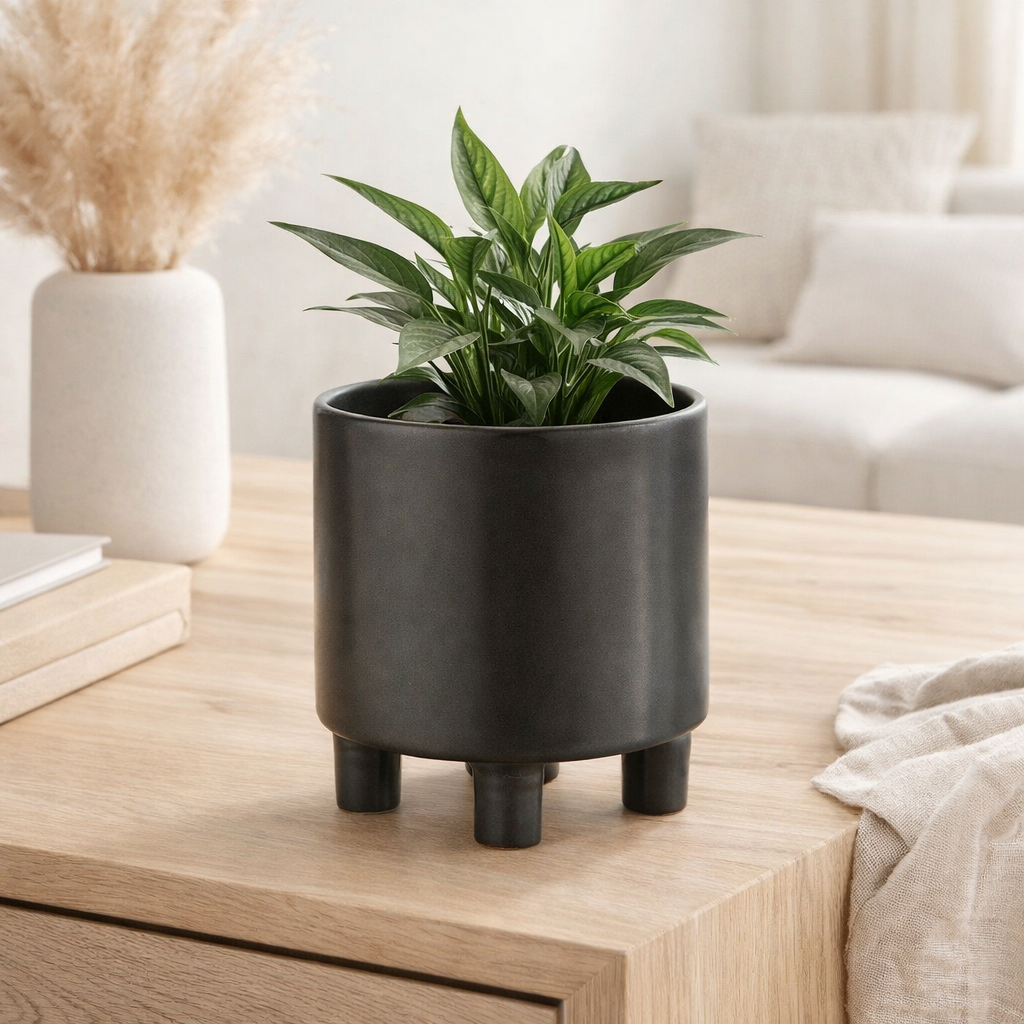 J -line Flowerpot Smoke - Céramique - Gris / noir - Small - Ø 12,5 cm en situation