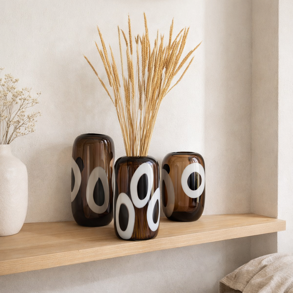 J -line Vase Izzy - Verre - Blanc / Brown - Moyen - 32 m de haut en situation