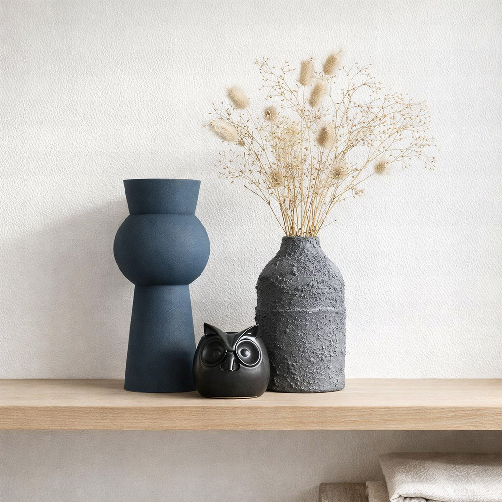 J -line Vase Effy rugueux - Metal - Gray - Ø 17 cm en situation