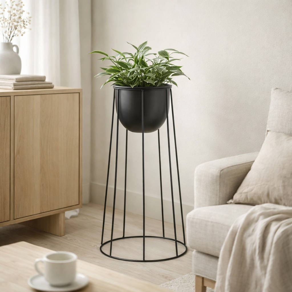 J -line Flowerpot sur les lignes de pied - Métal - noir - grand - Ø 23 cm en situation