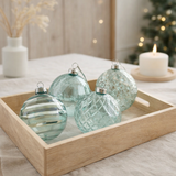 J-Line Boule de Noël Paillettes - verre - azur clair - moyen - boîte de 4 en situation