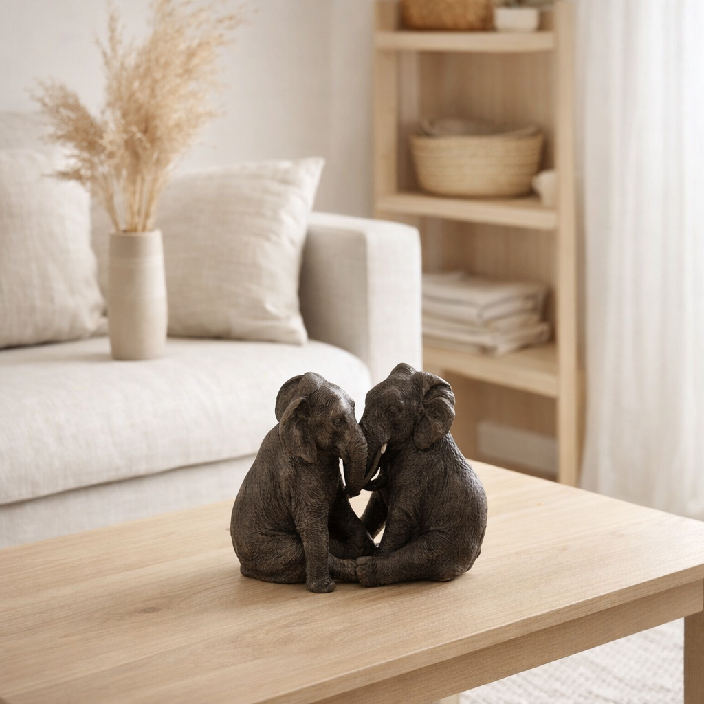 J-Line décoration Elephant Couple - polyrésine - marron foncé - H 19,5 cm en situation
