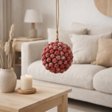 J-Line suspension Ball Berries - plastique - rouge - moyen en situation
