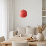 J-Line suspension Ball Round/Corail - plastique - rouge - boîte de 4 en situation