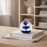 Presse-papier J-Line Bel - verre - bleu - petit en situation