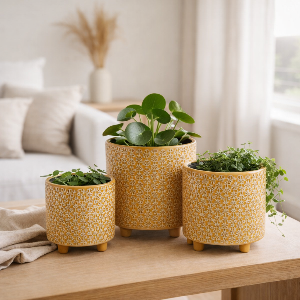 Pot de fleurs J-Line - Céramique - ocre - L - Ø 16,5 cm en situation