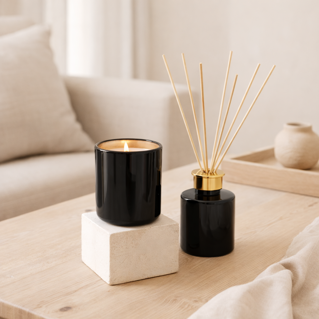 Bougie parfumée J-Line Excellent - Sapin de Sibérie - verre - noir - petite - 50U en situation