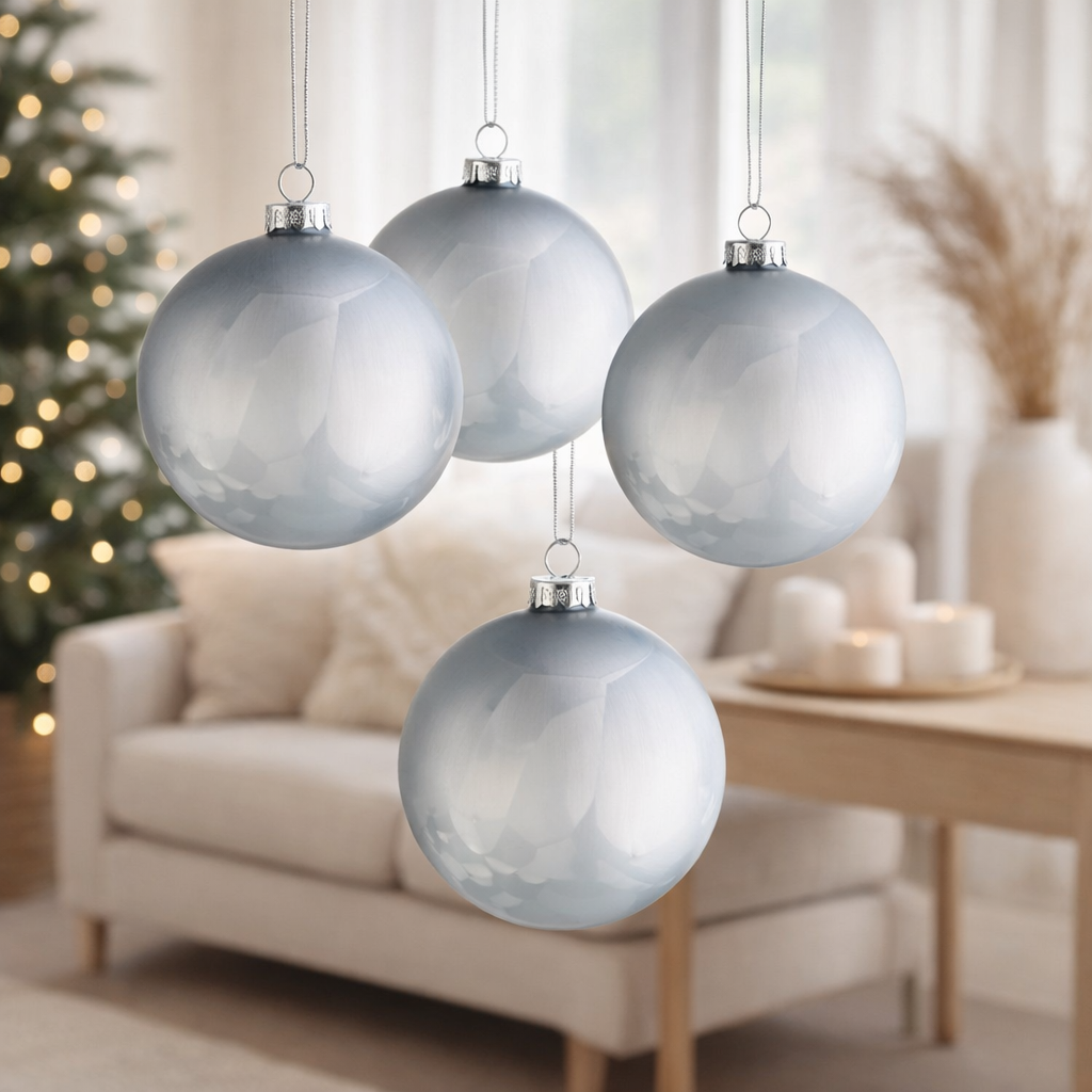 Boule de Noël J-Line - verre - bleu glacier mat - moyen - boîte de 4 en situation