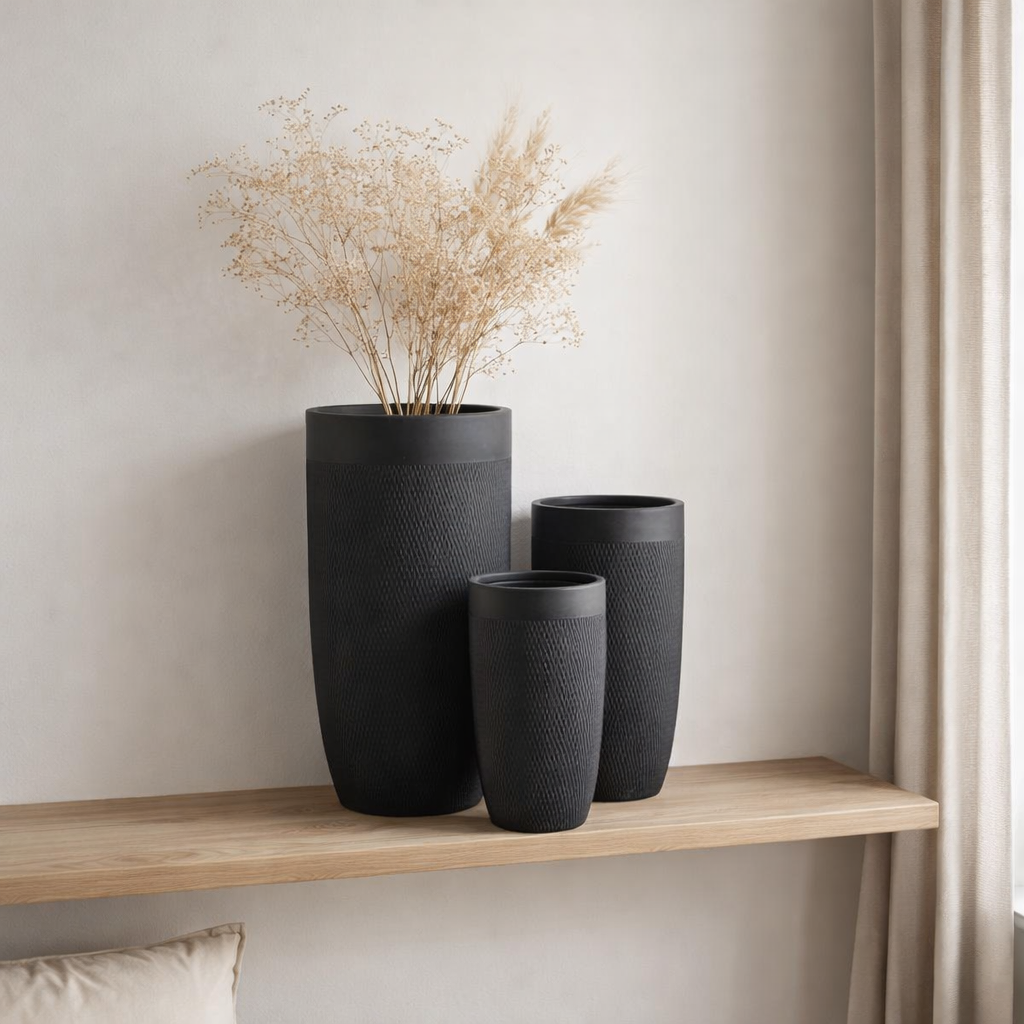 J-Line Set De 3 Vases Ronds Hauts Argile Noir en situation