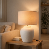 Lampe J -line Meli + Hood - Céramique / lin - Blanc - Large en situation