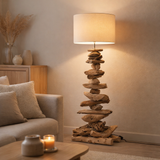 Lampadaire J-Line - bois - naturel/beige - moyen en situation