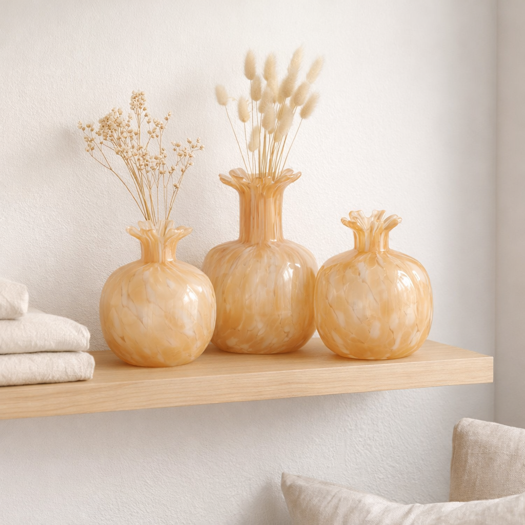 J -line Vase Melissa - Glass - Beige - Grand - 23 cm de haut en situation