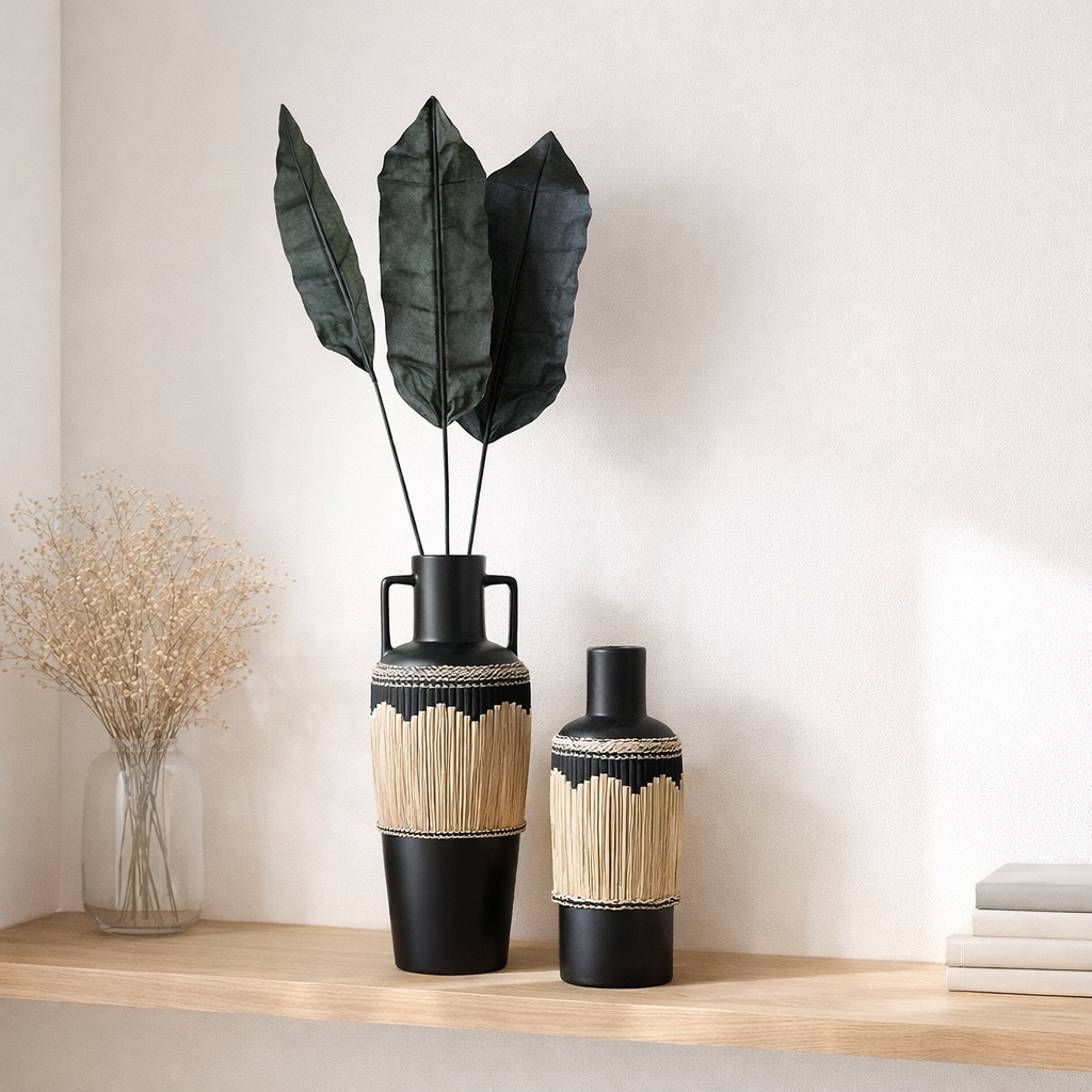 Motif Vase J -line - Terracotta / Grass - noir / naturel - 75 cm de haut en situation