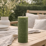 Bougie d'extérieur J-Line Pillar Paraffin - vert - extra large - 50U en situation