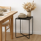 Table d'appoint J-Line Cross Frame - métal - noir en situation