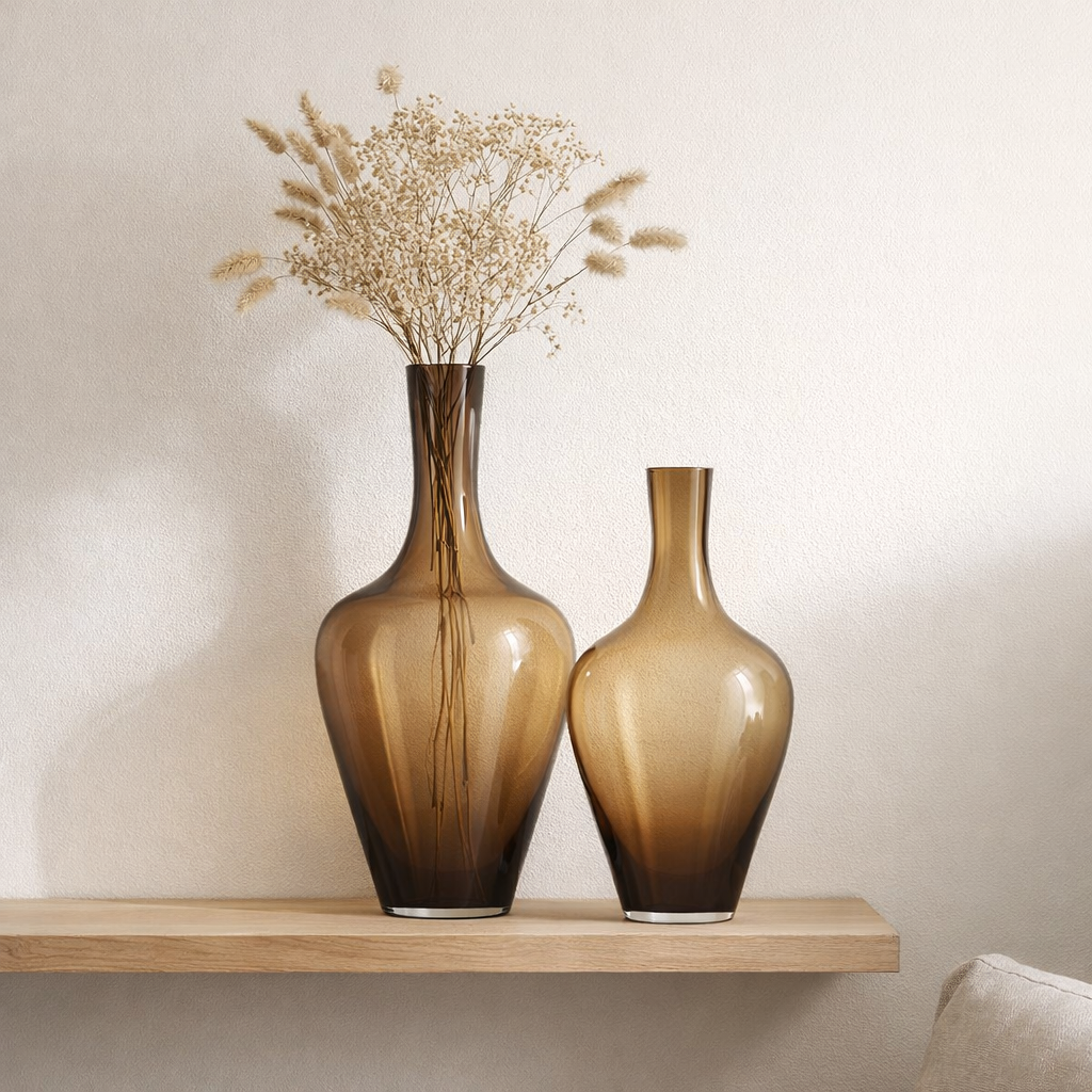 J -line Vase Joni - Glass - Amber - Large - 70 cm de haut en situation