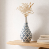 J-Line Vase Kousa Poire Porcelaine Bleu/Blanc en situation
