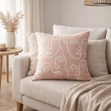 J-Line coussin Abstract Faces - coton - rose clair/blanc en situation