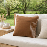 J-Line coussin Lines Outdoor - polyester - marron/blanc en situation