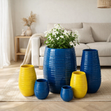 J -line Flowerpot Fiesta - Céramique - Bleu - Grand - Ø 44 cm en situation