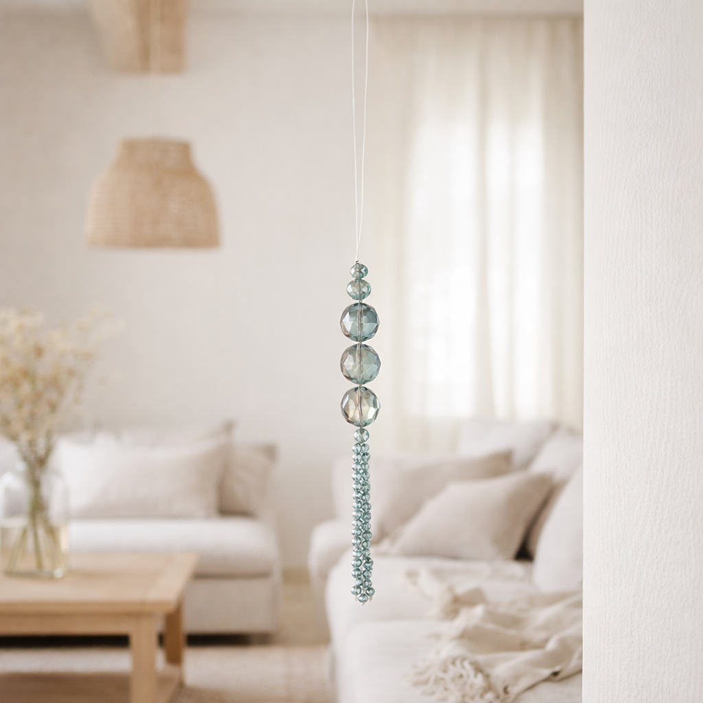 Suspension J-Line Pearl - plastique - bleu clair - petit en situation