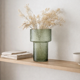 J -line Vase Betty - Glour - Green - Small - 30 cm de haut en situation
